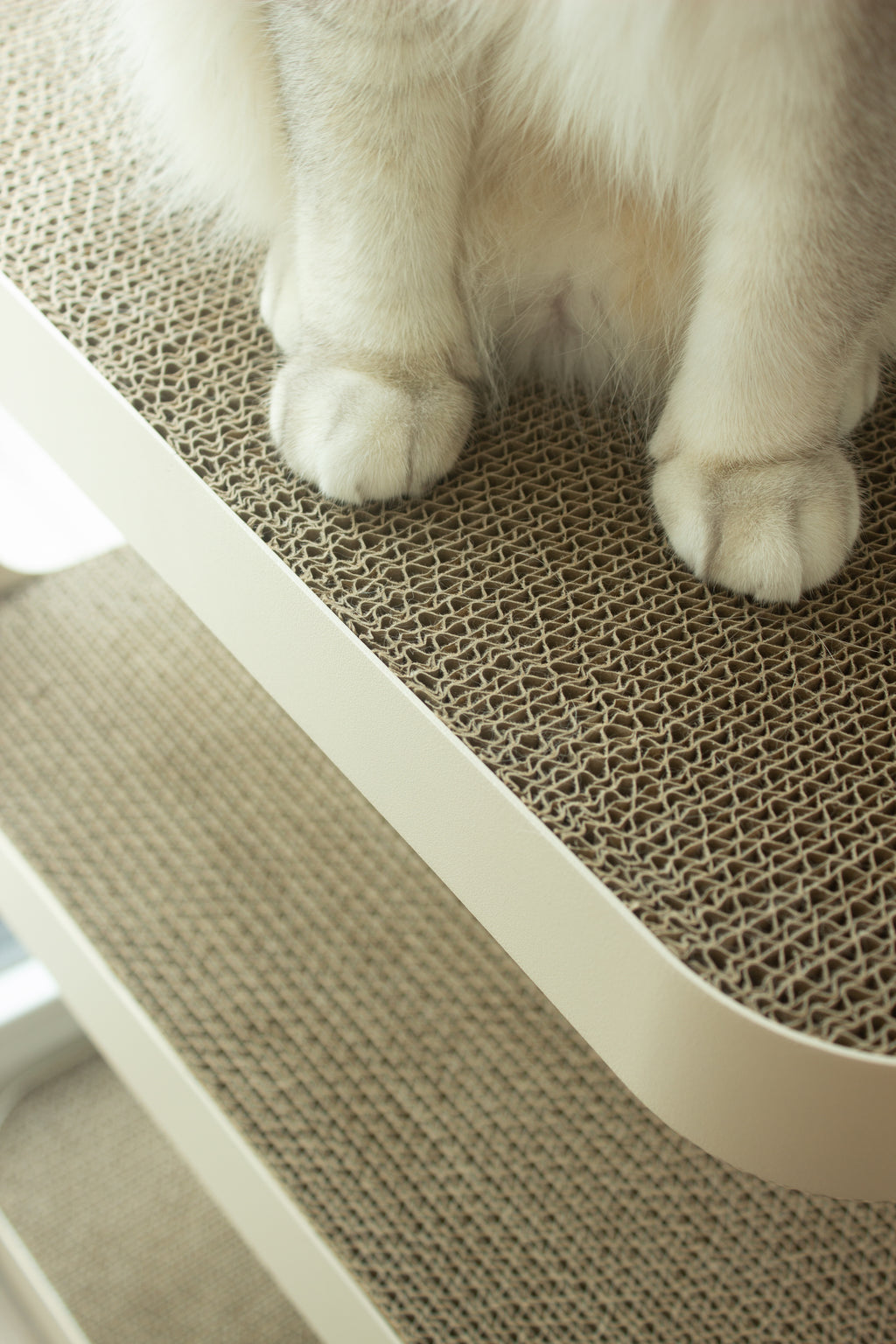 Design Beistelltisch modern stylisch hochwertiges Metall, Kratzpappe, stylische Kratzmöbel