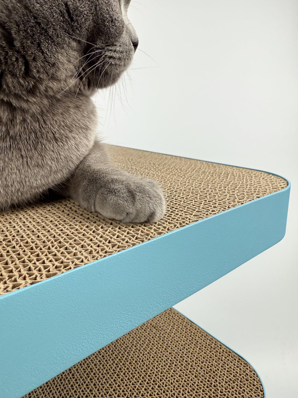 Design-Beistelltisch mit Kratzoption | lagoon blue